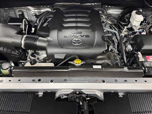 Used 2016 Toyota Tundra SR5 w/ SR5 Upgrade Package AWD/4WD image 22