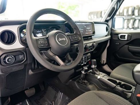Used 2025 Jeep Wrangler Unlimited Sport AWD/4WD image 22