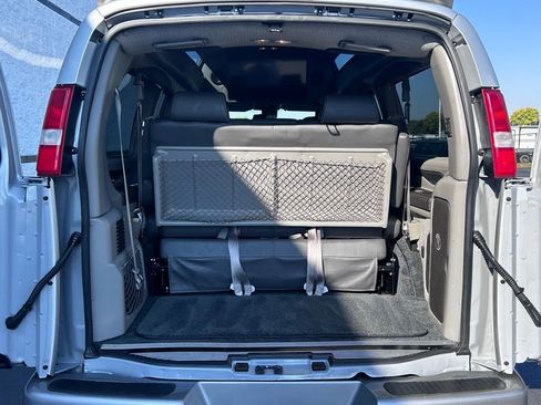 Used 2021 GMC Savana 2500 LS w/ Enhanced Convenience Package image 16