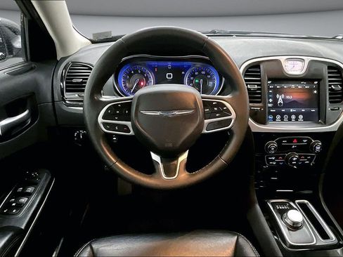 Used 2023 Chrysler 300 Touring AWD/4WD image 8