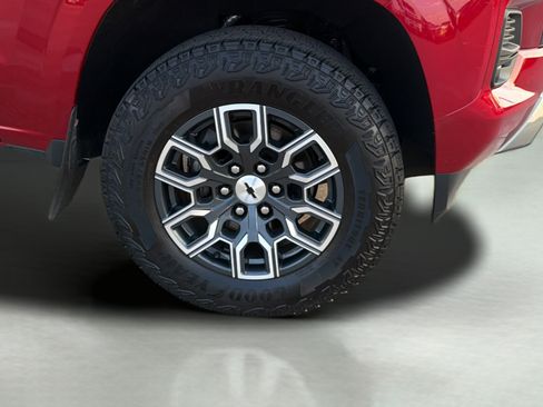 Used 2024 Chevrolet Colorado Z71 w/ Z71 Convenience Package 2 AWD/4WD image 26