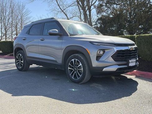 Used 2024 Chevrolet TrailBlazer LT image 1