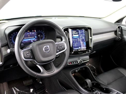Used 2024 Volvo XC40 B5 Core AWD/4WD image 8