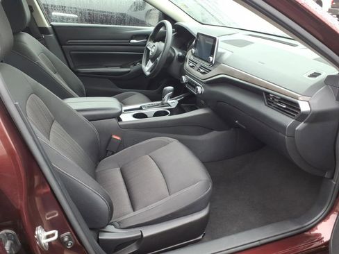 Used 2024 Nissan Altima 2.5 SV image 12