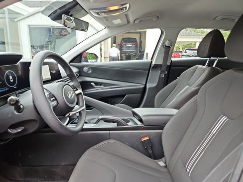Used 2024 Hyundai Elantra SEL FWD image 21
