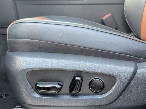 Used 2025 Lexus GX 550 w/ Cold Area Package image 10