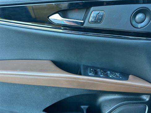 Used 2022 Lincoln Nautilus Reserve image 11