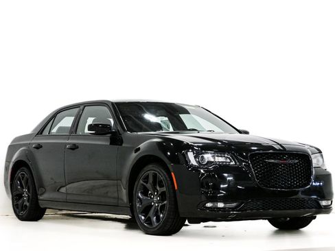 Used 2021 Chrysler 300 S RWD image 1