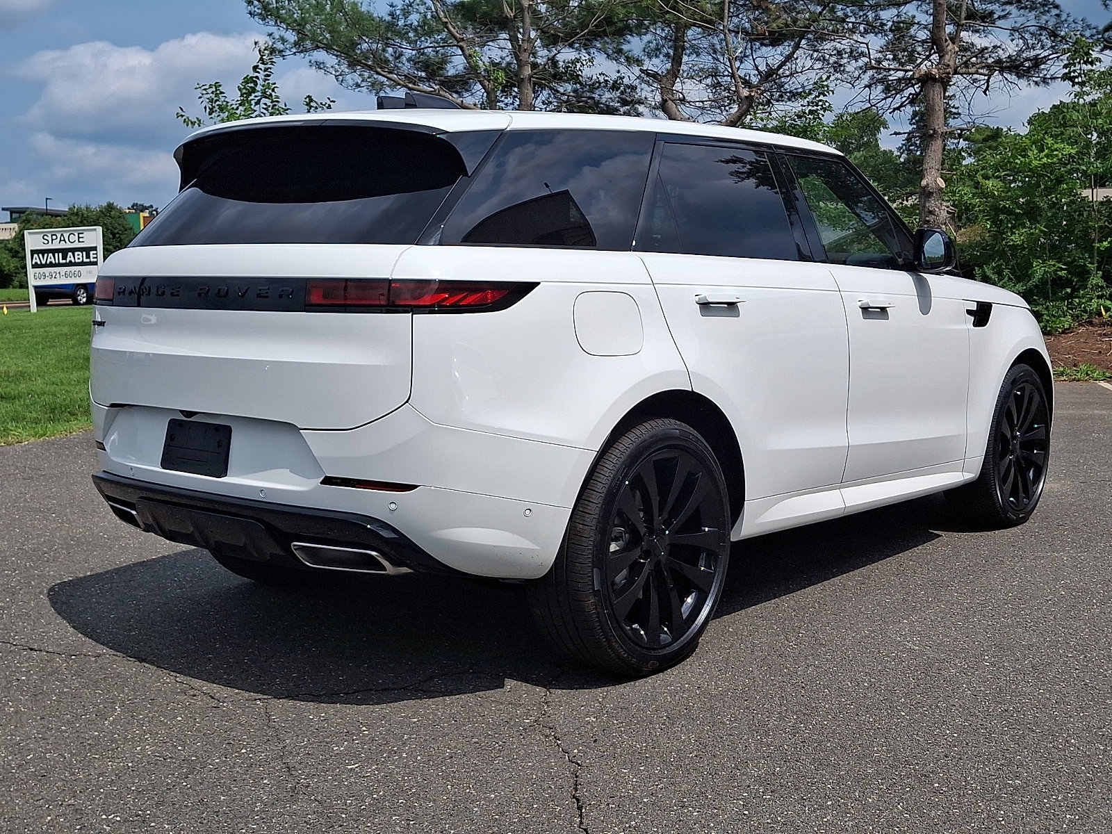 New 2026 Land Rover Range Rover Sport Dynamic SE AWD/4WD image 6