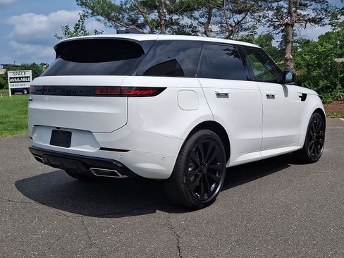 New 2026 Land Rover Range Rover Sport Dynamic SE AWD/4WD image 6