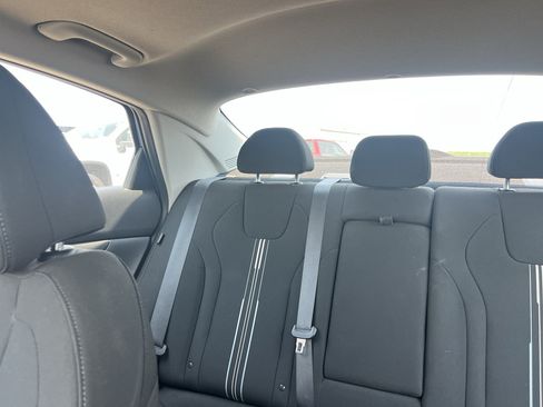 Used 2025 Hyundai Elantra SEL FWD image 12