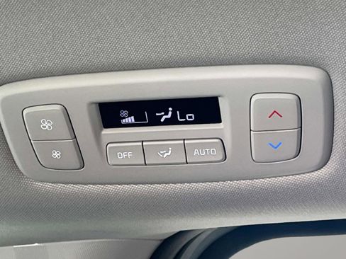 New 2026 Kia Carnival EX FWD image 17