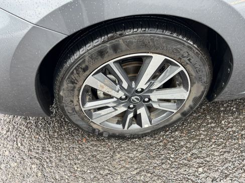 Used 2025 Nissan Versa SV image 24