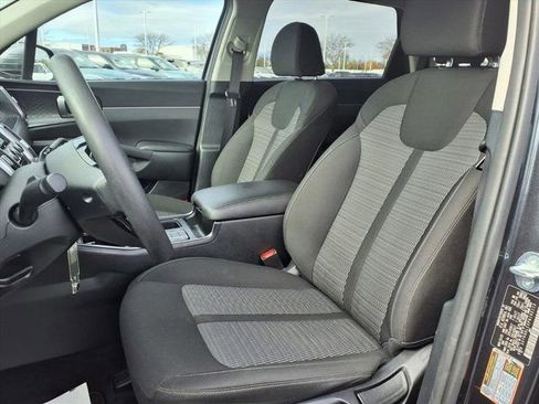 Used 2023 Kia Sorento LX image 11