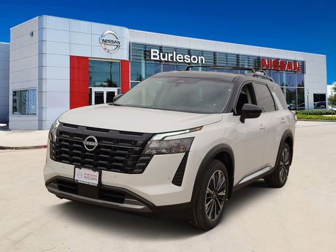 New 2026 Nissan Pathfinder Platinum image 1