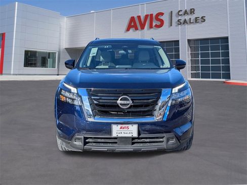 Used 2024 Nissan Pathfinder SV image 10