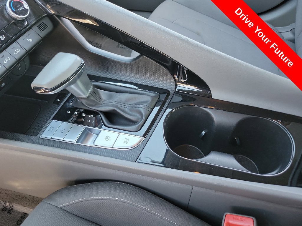 Used 2025 Hyundai Elantra SEL FWD image 13