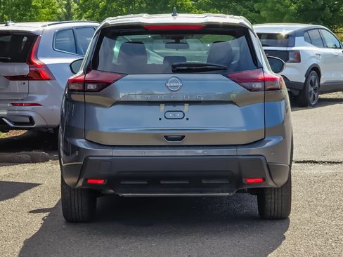 Used 2025 Nissan Rogue SV FWD image 4