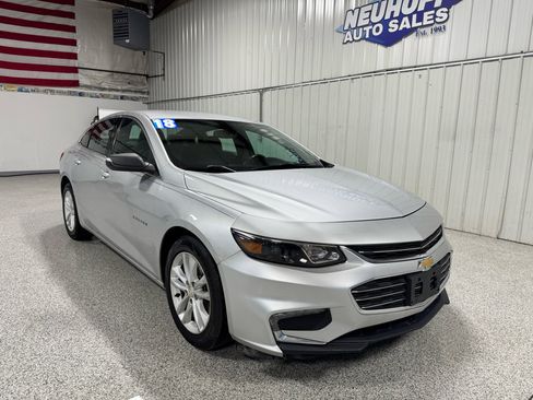 Used 2018 Chevrolet Malibu LT image 2