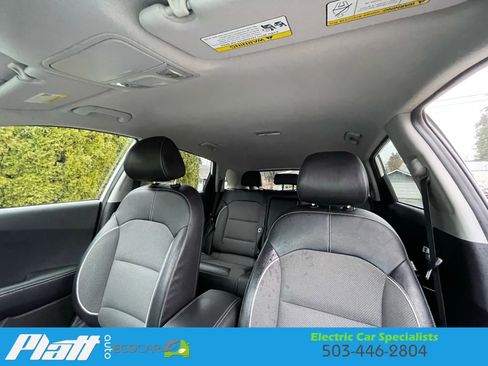 Used 2022 Kia Niro EX image 36