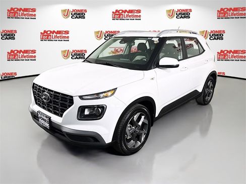 Certified 2025 Hyundai Venue SEL image 13