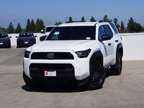 Used 2025 Toyota 4Runner SR5 AWD/4WD image 5