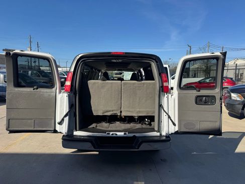 Used 2017 Chevrolet Express 3500 LT w/ LT Preferred Equipment Group image 25