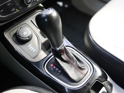 Used 2021 Jeep Compass Limited image 32