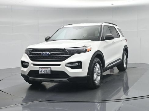 Certified 2023 Ford Explorer XLT w/ Equipment Group 202A RWD image 60