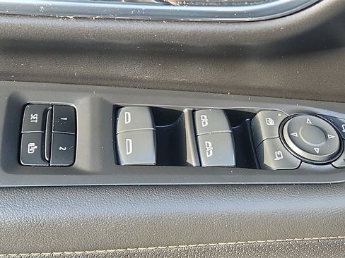 Used 2023 GMC Yukon XL AT4 image 17