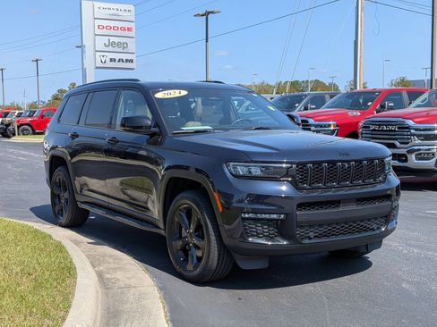 Certified 2024 Jeep Grand Cherokee L Limited w/ Luxury Tech Group II image 3