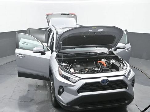 Used 2022 Toyota RAV4 XLE Premium AWD/4WD image 36