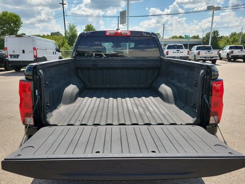 Used 2024 Chevrolet Colorado Trail Boss w/ Advanced Trailering Package AWD/4WD image 8