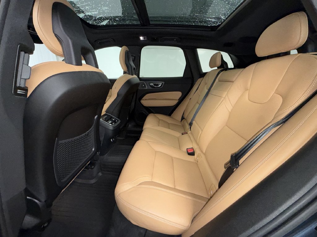 Used 2018 Volvo XC60 T6 Inscription w/ Luxury Seat Package AWD/4WD image 13