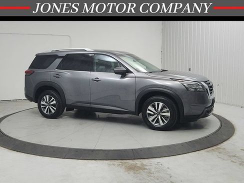 Used 2025 Nissan Pathfinder SL AWD/4WD image 1