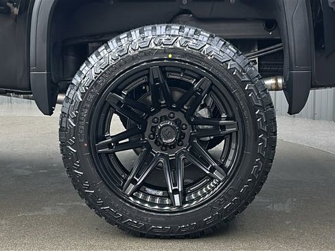 Used 2025 GMC Sierra 1500 AT4 w/ AT4 Premium Package image 12