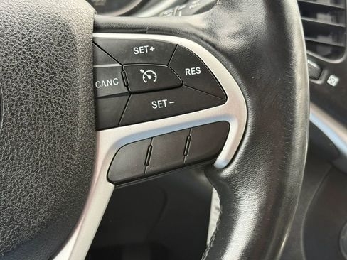 Used 2015 Jeep Cherokee Trailhawk w/ Leather Interior Group AWD/4WD image 26