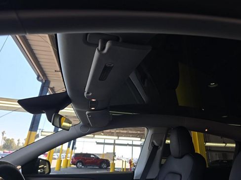 Used 2023 Tesla Model Y Performance AWD/4WD image 8
