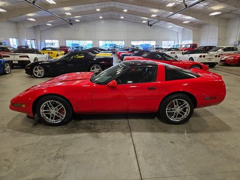 Used 1996 Chevrolet Corvette Coupe image 2