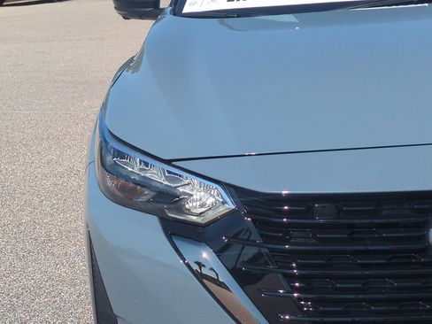 New 2025 Nissan Sentra SR w/ SR Premium Package FWD image 11