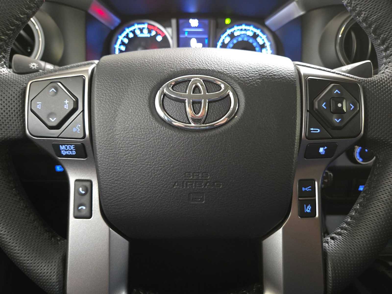 Used 2022 Toyota Tacoma SR5 AWD/4WD image 24