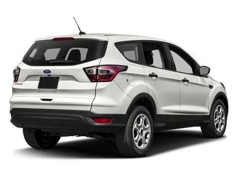 Used 2017 Ford Escape SE w/ Equipment Group 201A FWD image 2
