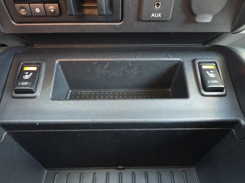 Used 2018 Nissan Titan SV w/ SV Convenience Package image 26