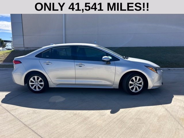 Used 2025 Toyota Corolla LE FWD image 2