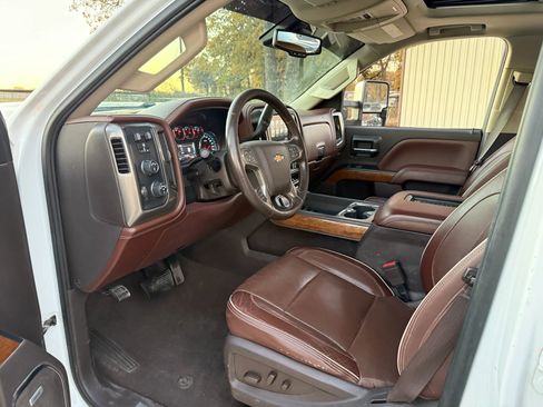 Used 2019 Chevrolet Silverado 2500 High Country w/ Duramax Plus Package image 10
