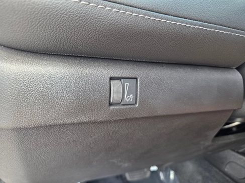 Used 2024 Chevrolet Colorado LT w/ LT Convenience Package III RWD image 23
