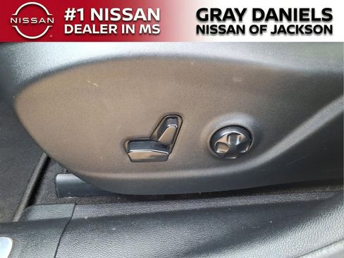 Used 2020 Jeep Cherokee Limited FWD image 13