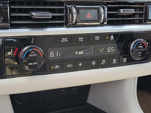 Used 2022 Nissan Pathfinder SL w/ SL Premium Package image 15