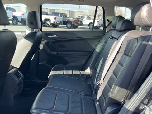 Used 2018 Volkswagen Tiguan SEL Premium image 27