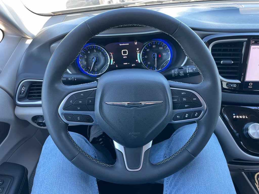 Used 2023 Chrysler Pacifica Touring-L FWD image 21